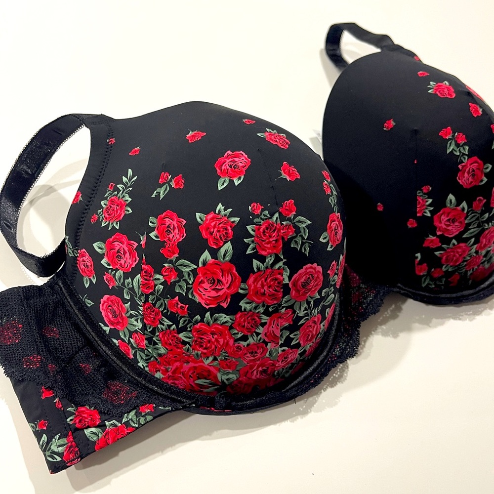 Torrid black and red rose underwire plunge bra 44D